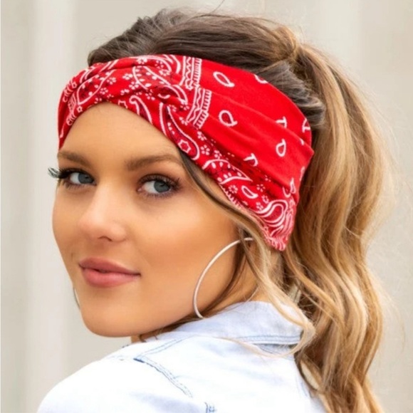 Accessories - Patriotic Red Paisley Infinity Bandana - New!
